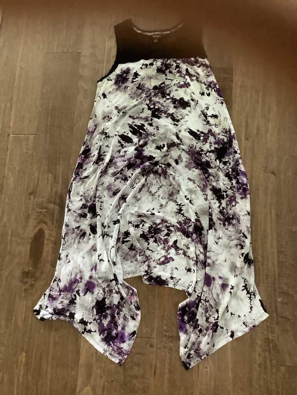 Simply Vera Vera Wang Black and Purple Tie-Dye Handkerchief Hem Midi Dress, M